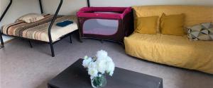 Sejours chez l'habitant Chambre Spacieuse pour Familles ou Groupes 5 Pers plus Bebe : photos des chambres