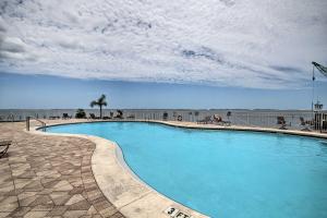 Less Than 1 Mi to Fort Myers Beach Bayfront Condo with Pool