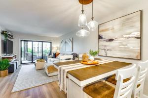 Less Than 1 Mi to Fort Myers Beach Bayfront Condo with Pool