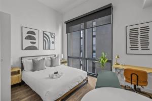 Boulevard Stays Modern Highrise STU Sky Pool Parking Gym 05