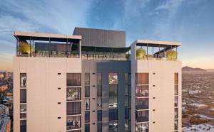 Boulevard Stays Modern Highrise STU Sky Pool Parking Gym 05