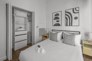 Boulevard Stays Modern Highrise STU Sky Pool Parking Gym 05