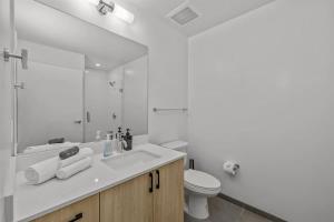 Boulevard Stays Modern Highrise STU Sky Pool Parking Gym 05