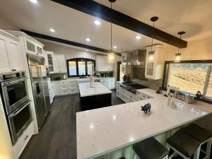 Winery Getaway with Spa and Amazing Hilltop View