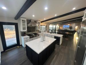 Winery Getaway with Spa and Amazing Hilltop View