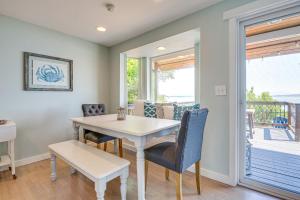 Mtn-View Camano Island Retreat Overlooking Beach