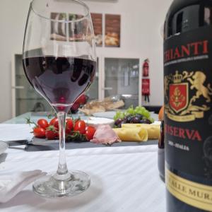 Cheerful holiday two bedrooms flat with BBQ