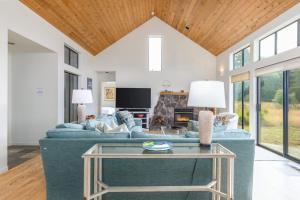 Soak in Bluff & Ocean Views at Blair with Hot Tub