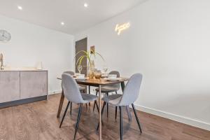 York - Balcony - Central - Sleeps 6