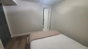 Cozy Basement Stay in Mississauga