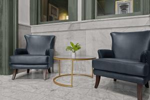 Bright and Modern Studio in Louisville # 105