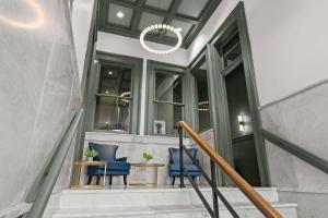 Bright and Modern Studio in Louisville # 105