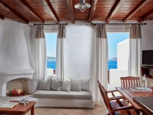 Agios Stefanos, 84600 Mykonos, Greece.