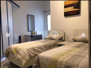 Serenity Large 4 bedroom 2 bathroom- in Swieqi over a valley