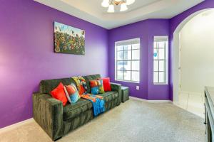 Walk to Tower Lake: Family Home in Gated Community