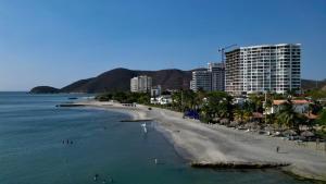 Apto de Ensueño Frente al Mar