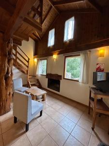 Hermosa cabaña a orillas del rio