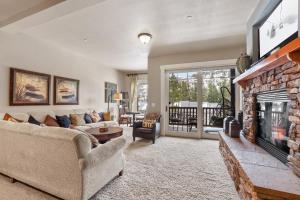 Spacious Elegance-Kirkwood-Timber Ridge 3 Bedroom residence