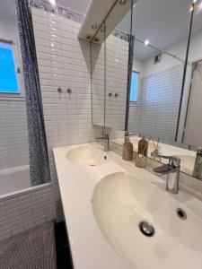 Spacious 2BR Balcony and AC