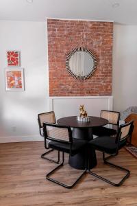 Quiet close to NYC BBQ Deck