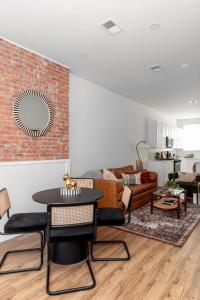 Quiet close to NYC BBQ Deck