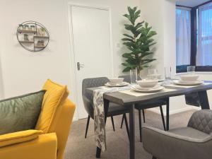 Exquisite 2Bed Near Transport Link & Bluewater Mall