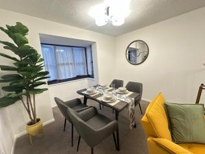 Exquisite 2Bed Near Transport Link & Bluewater Mall