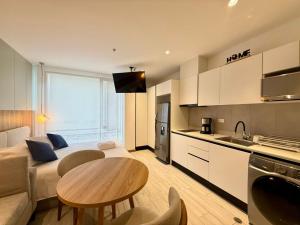 Suite Ejecutiva de Lujo 2 personas, Wi-Fi, cafetera, GYM, Jacuzzy, a 3 minutos del Parque La Carolina