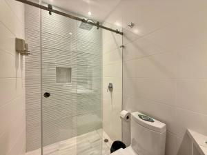 Suite Ejecutiva de Lujo 2 personas, Wi-Fi, cafetera, GYM, Jacuzzy, a 3 minutos del Parque La Carolina