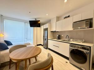 Suite Ejecutiva de Lujo 2 personas, Wi-Fi, cafetera, GYM, Jacuzzy, a 3 minutos del Parque La Carolina