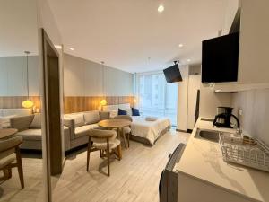 Suite Ejecutiva de Lujo 2 personas, Wi-Fi, cafetera, GYM, Jacuzzy, a 3 minutos del Parque La Carolina