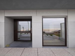 Beachfront Bliss with Parking