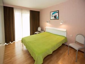 Beachfront Bliss with Parking