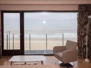 Beachfront Bliss with Parking