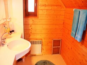Maisons de vacances Holiday Home in Auvergne near Lake : photos des chambres