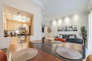 Fabulous Penthouse Apartment LAS VEGAS Strip view with resort amenities! 5 min walk to main attractions! ONLY LONG TERM RENTALS min 30 nights!