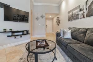 Fabulous Penthouse Apartment LAS VEGAS Strip view with resort amenities! 5 min walk to main attractions! ONLY LONG TERM RENTALS min 30 nights!