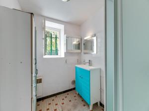 Maisons de vacances Vacation Home in Lacropte near Woods : photos des chambres