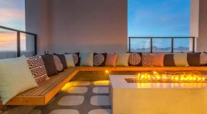 Boulevard Stays Modern Highrise STU Sky Pool Parking Gym 01