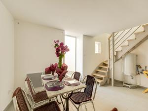 Holiday Home in Montouliers near Nature Reserve