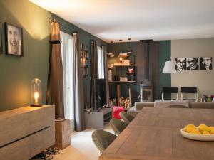 Villas Villa near Les Vans with Private Pool : photos des chambres