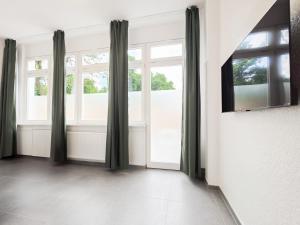 Tolstov Apartments - 3 Room Apartment - Kitchen - Dining Room - Terrace - 25 min to Messe DUS
