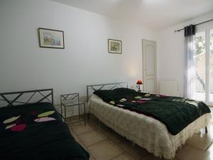 Villas Villa in Ledenon with Private Pool : photos des chambres