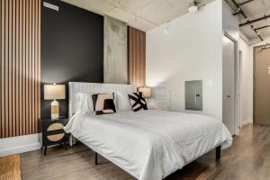 Boulevard Stays Downtown Highrise STU Sky Pool Parking Gym 03