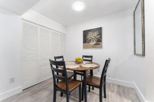 Cozy UF condo off Archer Road - Near Shands & VA !