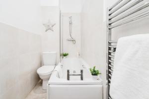 Cosy 4-Bed - Sleeps 7 Garden