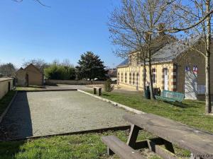 Maisons de vacances Gite spacieux dans le Perche avec WIFI inclus, ideal pour reunions familiales - FR-1-497-240 : photos des chambres