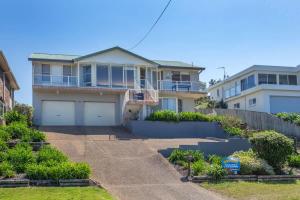 Magnificent Outlook - with ocean views & rumpus room