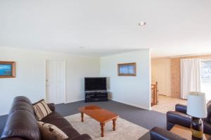 Magnificent Outlook - with ocean views & rumpus room