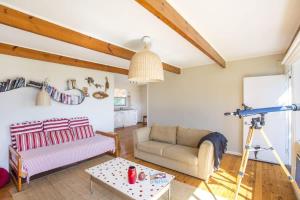 Stunning Views - beach cottage with ocean vistas